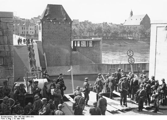 German troops waiting to cross the River Maas in Holland, 10 May 1940 (German Federal Archive)