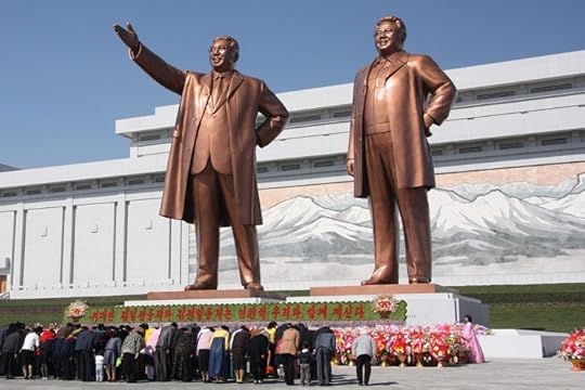 The statues of Kim Il Sung and Kim Jong Il on Mansu Hill in Pyongyang (april 2012). By J.A. de Roo. CC BY-SA 3.0 via Wikimedia Commons.