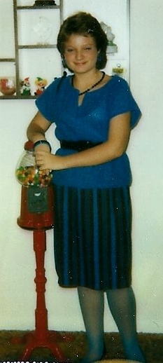 Eight grade Lisa. She really rocked the blue pantyhose. 