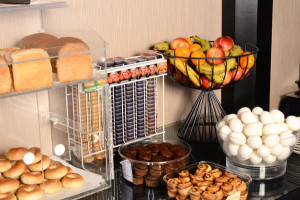 south_calgary_hotel_breakfast_o