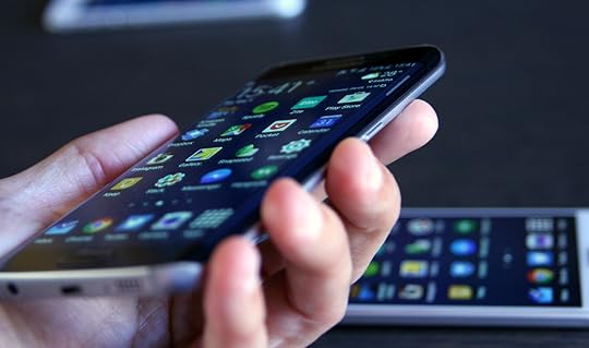Samsung_GalaxyS6Edge_InHand01