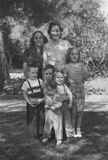 Front yd w Mother & little kids