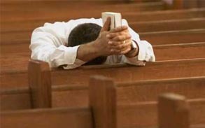 praying-in-church