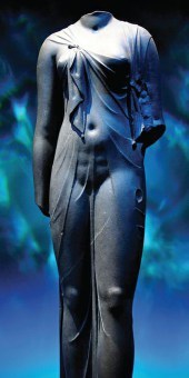 A Ptolemaic queen wearing the Isis Knot