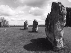 BlackWhiteAveburyStones