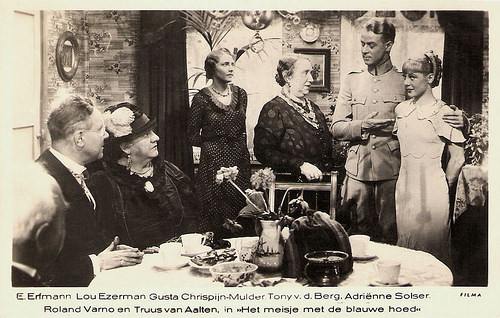 Roland Varno and Truus van Aalten a.o. in Het meisje met den blauwen hoed (1934)