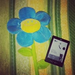 "Il fiorellino sorride perché è soddisfatto delle sue letture e anche perché, dopo aver letto questa raccolta di racconti si sente un po’ più selvaggio. Vuoi esserlo anche tu? Allora #LeggiUnEmergente e divora “Gli Anni selvaggi” di @[1536221564:2048:Belisario Laveneziana] Puoi trovarlo qui: http://goo.gl/9uOwrs #ioleggodifferente #ilmaggiodegliebook"