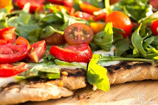 Tomato Salad Grilled Pizza | Club 31 Women | club31women.com #grilling