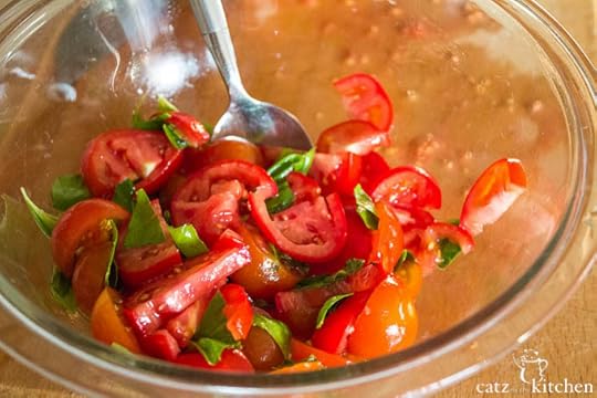 Tomato Salad Grilled Pizza | Club 31 Women | club31women.com #grilling