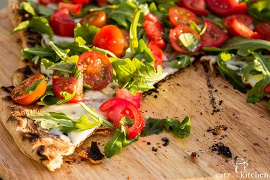 Tomato Salad Grilled Pizza | Club 31 Women | club31women.com #grilling