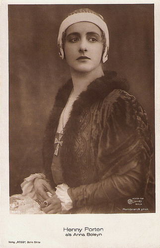 Henny Porten in Anna Boleyn (1920)