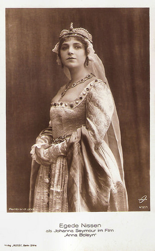 Aud Egede Nissen in Anna Boleyn (1920)