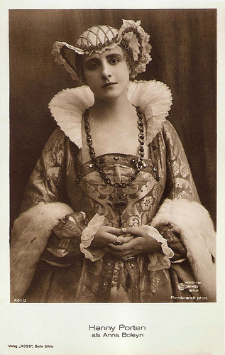Henny Porten in Anna Boleyn (1920)