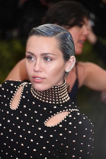 Miley Bisexuality: Miley Cyrus Opens Up About Sexuality, Mom's R