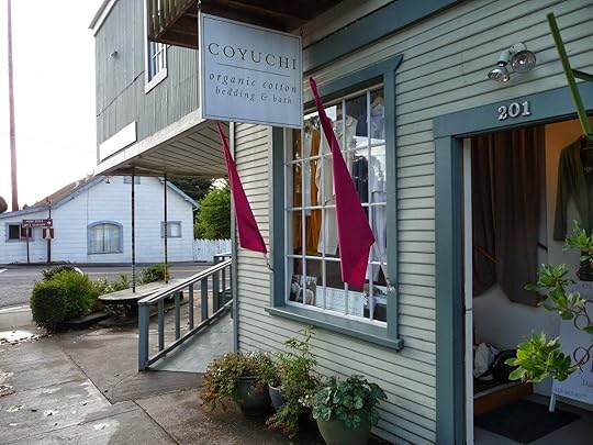 Outlet storefront