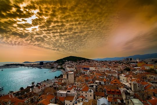 Photograph The Charming Split by Rolando Felizola on 500px