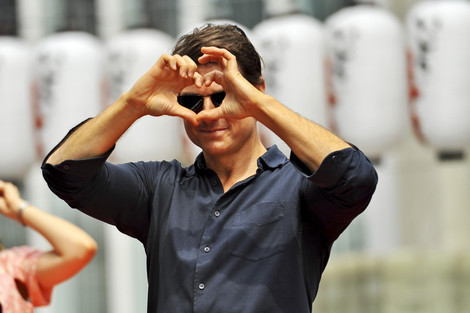 Tom Cruise Dating A Katie Holmes Look-Alike?
