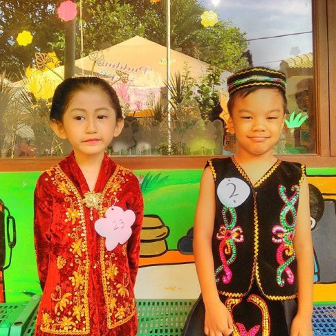 Rasi dan Arkin. Lucu banget deh ekspresi mereka.