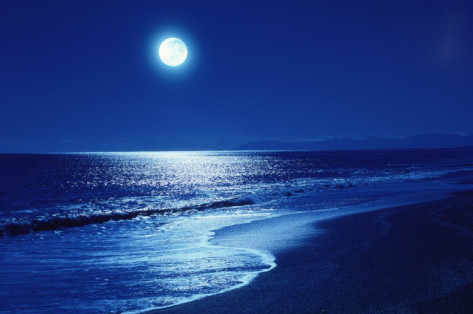 full-moon-over-the-sea