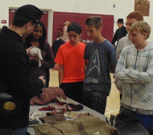 Lobos Mesa presents to students.