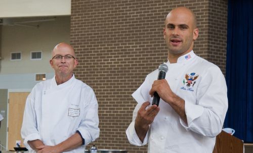Sam Kass, right, holding court. (Photo: Bob Nichols, USDA)