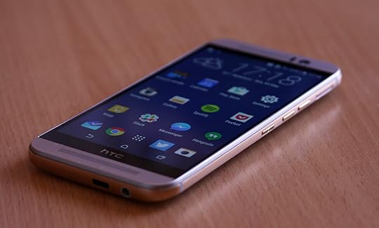HTCOneM9_Side