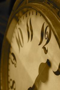 399px-Face_of_an_old_clock