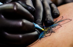 tattoo-artist-556036_1280