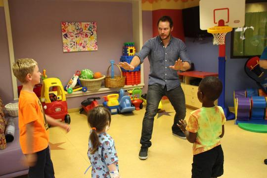 Chris Pratt Recreates 'Jurassic World' Raptor Training Scene Wit