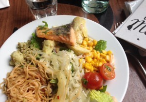 Vi åt på Grand Central. Håller med om att min tallrik ser lite äcklig ut, men det var ovanligt gott.