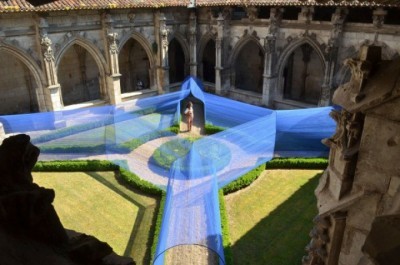 Installation_in_Courtyard-600x398