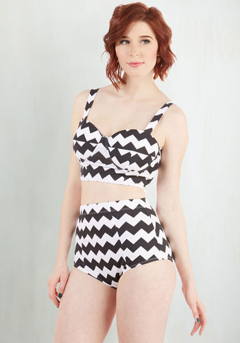Poolside Pretty Swimsuit Top in Chevron