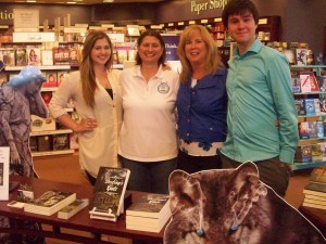 June Vey and her daughter Rebecca took time to come and see us.