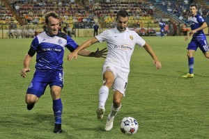 FC Edmonton's Albert Watson chases Fort Lauderdale's Dani Sanchez. PHOTO: Jon van Woerden/FTL Strikers