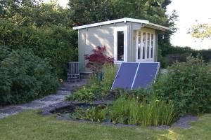 Alex shed