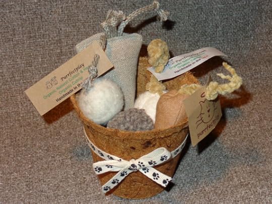 Small Organic Cat Toy Basket - 6 Piece