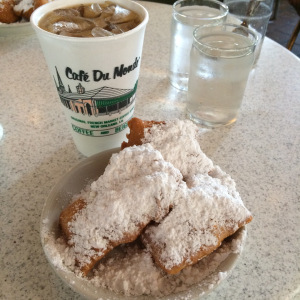 Beignets and café au lait at Café du Monde