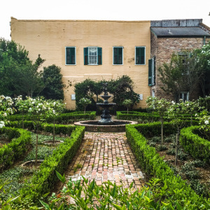 Beauregard-Keyes garden.