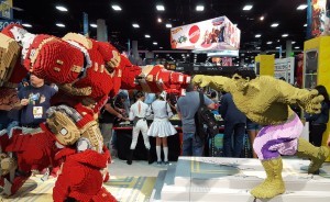 Giant Lego Hulk vs Iron Man