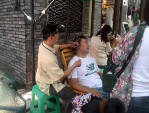 Things to do in Chengdu Kuan and Zhai Alley - Ear Cleaning