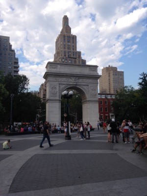 We took a walk through the Village, this i The Washington park.