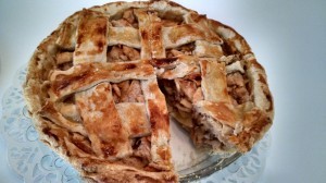 Daddy made apple pie with daughter. 