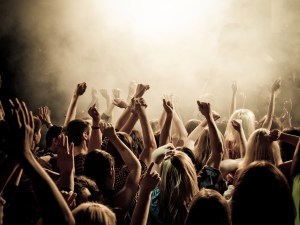 Lets-Party-People-dancing-at-the-party-download-free-wallpaper