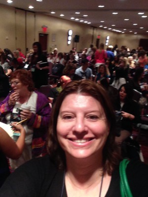 Så här mycket folk är det överallt. När det inte är ännu mer. Det är galet här. GALET. Nu måste jag rusa. 