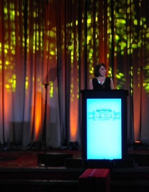 Och så galan på kvällen. Lisa Kleypas var värd. Helt ärligt var galan inte min höjdpunkt. Så många författare jag aldrig hört talas om och sjukt proppfullt. Men det var kul att se Nora Roberts (hon vann sin kategori) och det var intressant att lyssna på några av talen.