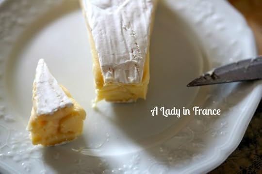 how to cut brie & other French cheese etiquette