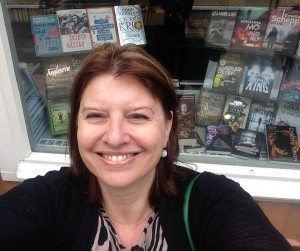 Försökte få med hela skyltfönstret. Ser ni någon bok ni känner igen?