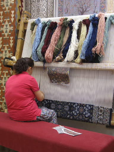 Weaving Turkish carpets