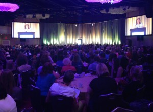 Det satt ungefär 1000 personer och lyssnade ANDLÖST. Så himla mäktigt.