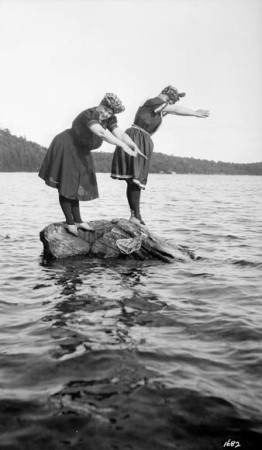 Bathing_Beauties
